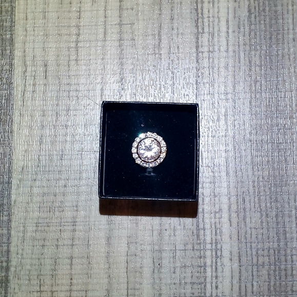 Round crystal paved ring - Picture 3 of 13